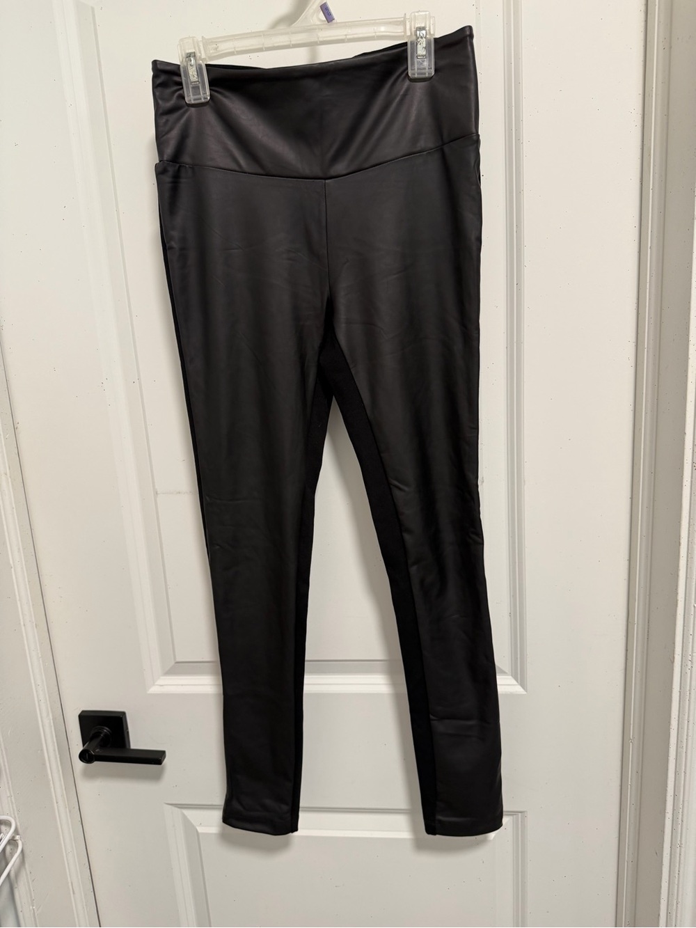 Black leggings XS